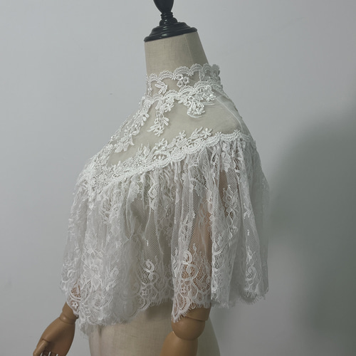 送料無料！ボレロ ポンチョ 贅沢な総レース デザイン感 くるみボタン