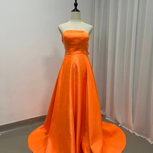 送料無料！パーティードレス オレンジ ベアトップ リボン 床付く 背中  