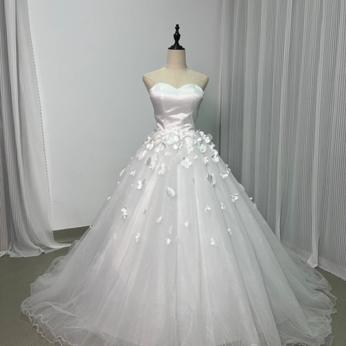 送料無料！ウエディングドレス ベアトップ 編み上げ 花モチーフ  