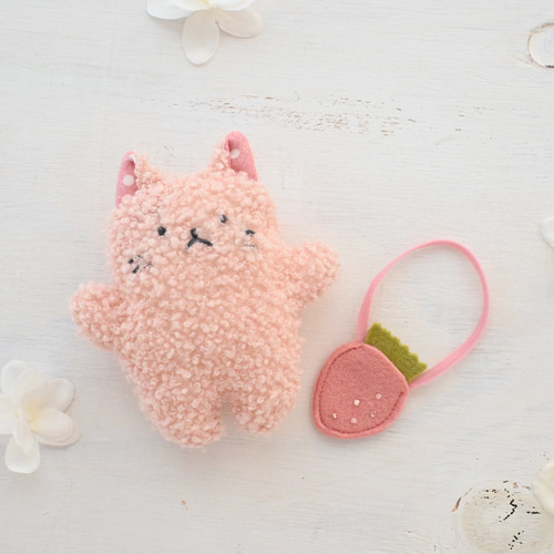 いちごミルクなベビうさぎちゃん&猫ちゃん（いちごポシェット付き