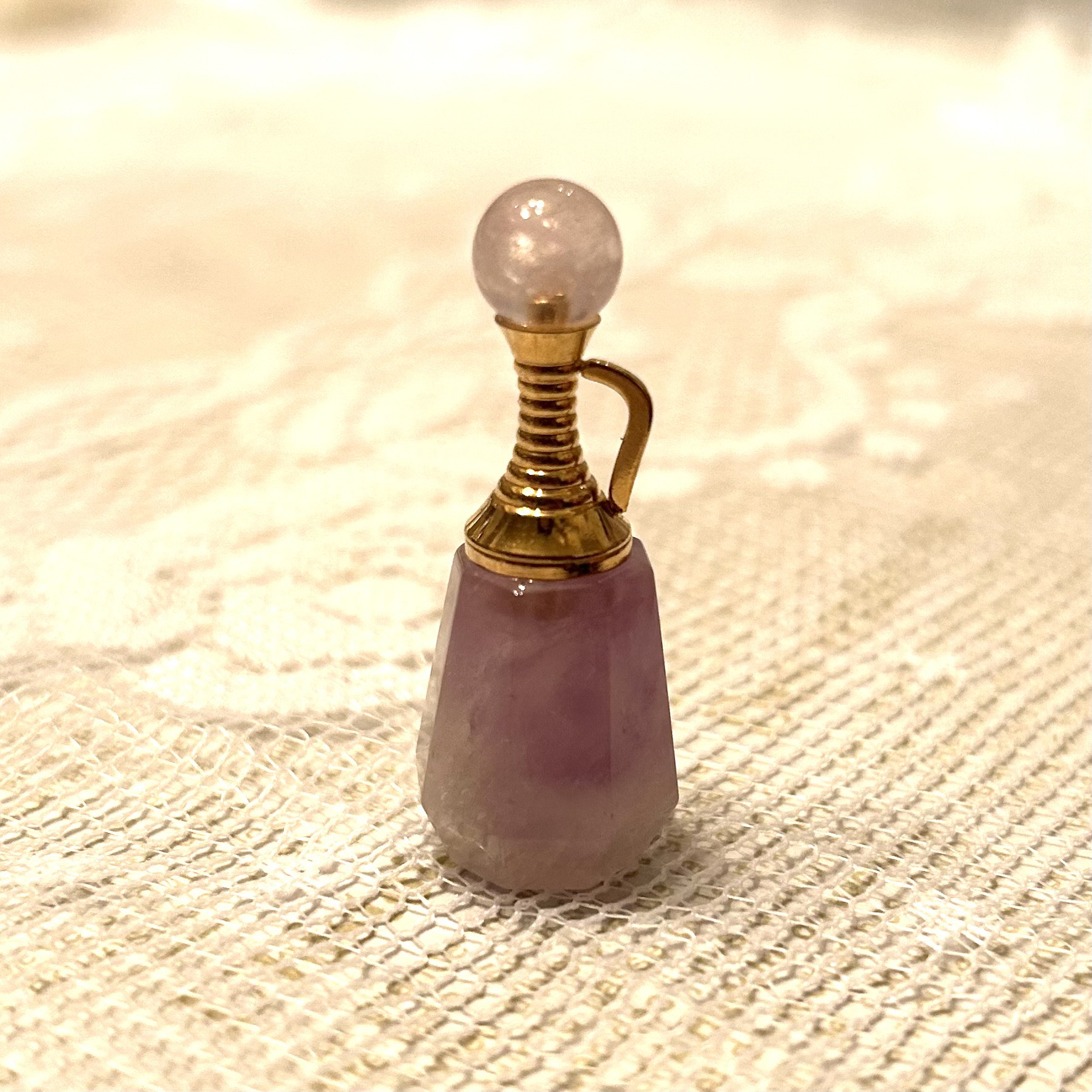 天然石香水瓶ネックレス　アメジスト　開閉可能　真鍮ベネチアンチェーン