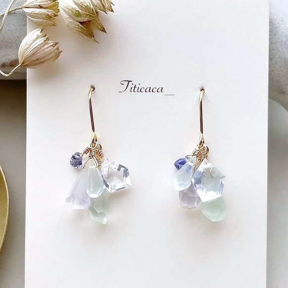 天然石 宝石質タンザナイトのイヤリング 小さな淡水パール アシンメトリー