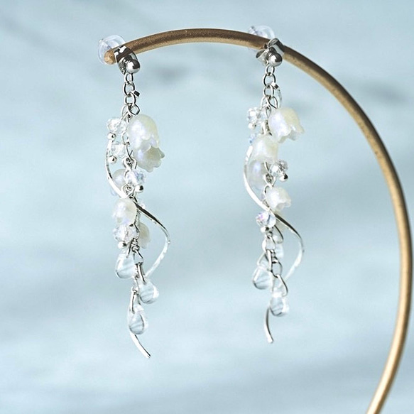 揺れるたび爽やかオーロラスズランピアス/イヤリング 3枚目の画像