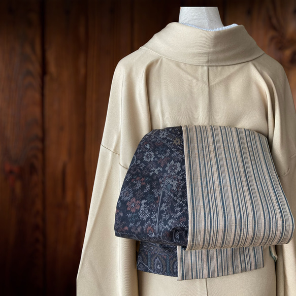 *和服布料* 成人平子帶由條紋春亞紡和大島春亞紡製成，半寬。長435cm。 第1張的照片