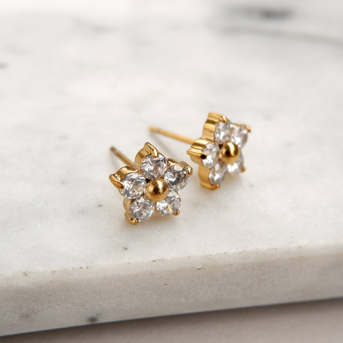 CZダイヤのフラワーピアス/イヤリング つけっぱなしOK 桜 花