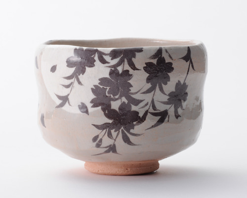 2024春 楽焼茶碗〚桜影絵〛 抹茶碗 茶道具 季節茶碗 楽入印 春 茶碗