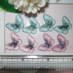《パーツNo.14》8個♥蝶刺繍パーツ　ピンクグリーン　ピアスやヘアクリップにも 2枚目の画像