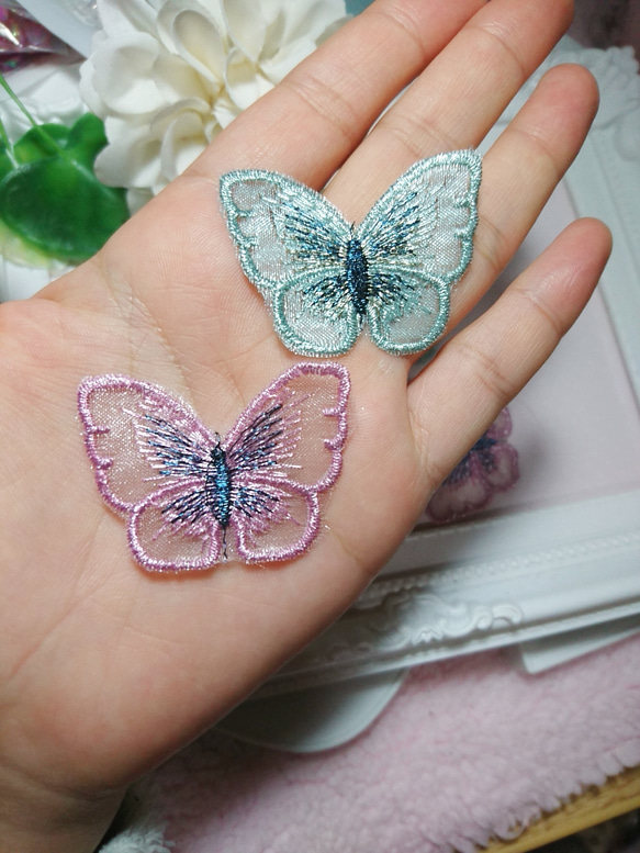 《パーツNo.14》8個♥蝶刺繍パーツ　ピンクグリーン　ピアスやヘアクリップにも 3枚目の画像