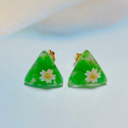 〈春の新作〉桜のピアス/三角 【海洋プラスチック使用】 2枚目の画像