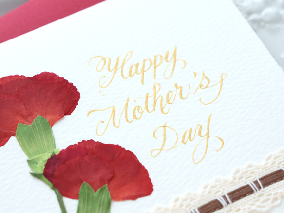 押し花とカリグラフィーの母の日カード【Happy Mother's Day】　本物のカーネーションのカード（赤） 3枚目の画像