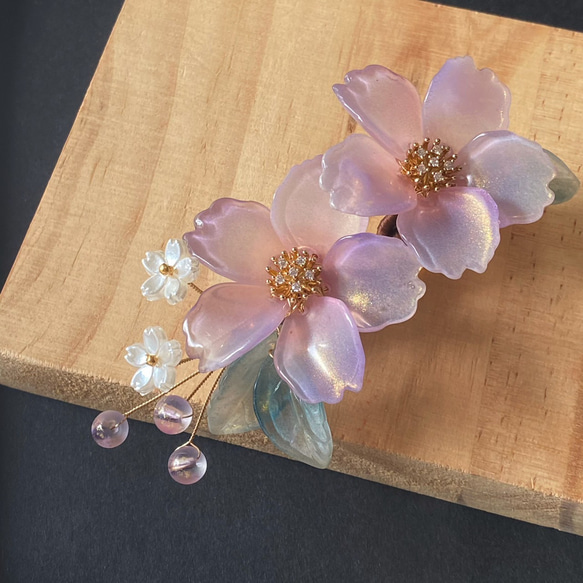 鬼灯と桜咲くヘアクリップ　色変化勿忘草付き　和装小物にも★ 夜桜狼のなく頃に。 蓄光と煙管 かんざし ディップアート サクラ