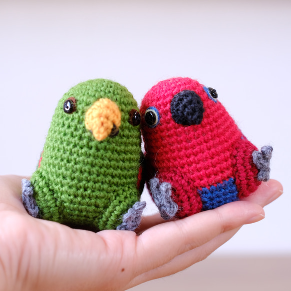 おすわりインコあみぐるみ【オオハナインコ】 あみぐるみ 福はな堂店主