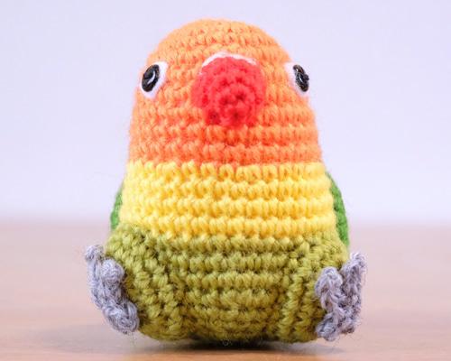 おすわりインコあみぐるみ【ルリコシボタンインコ】 あみぐるみ 福はな