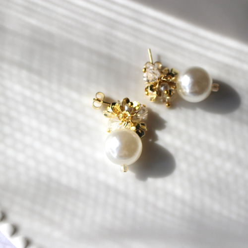 入卒式にもおすすめ！】14mmパールビーズ＆ゴールドフラワー 花