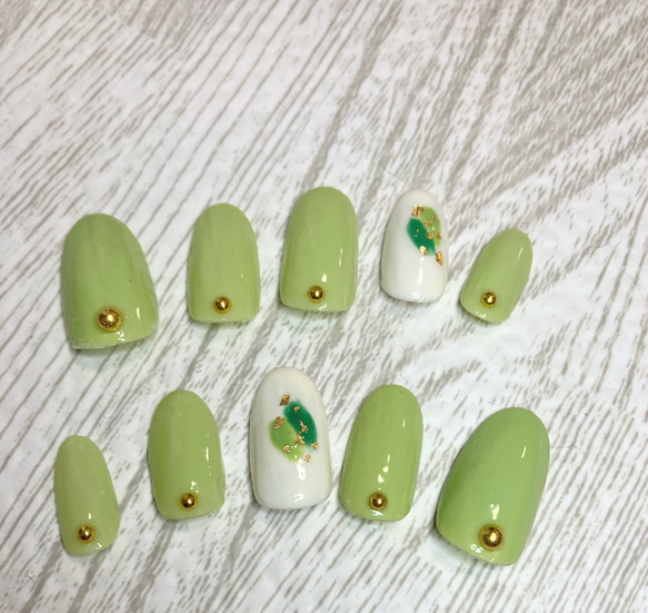 ☆オーダー可☆新緑 春ネイル グリーン 黄緑 金箔 ホワイト