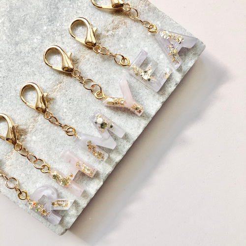 イニシャルチャーム/ストラップ/キーホルダー/キーチェーン レジン