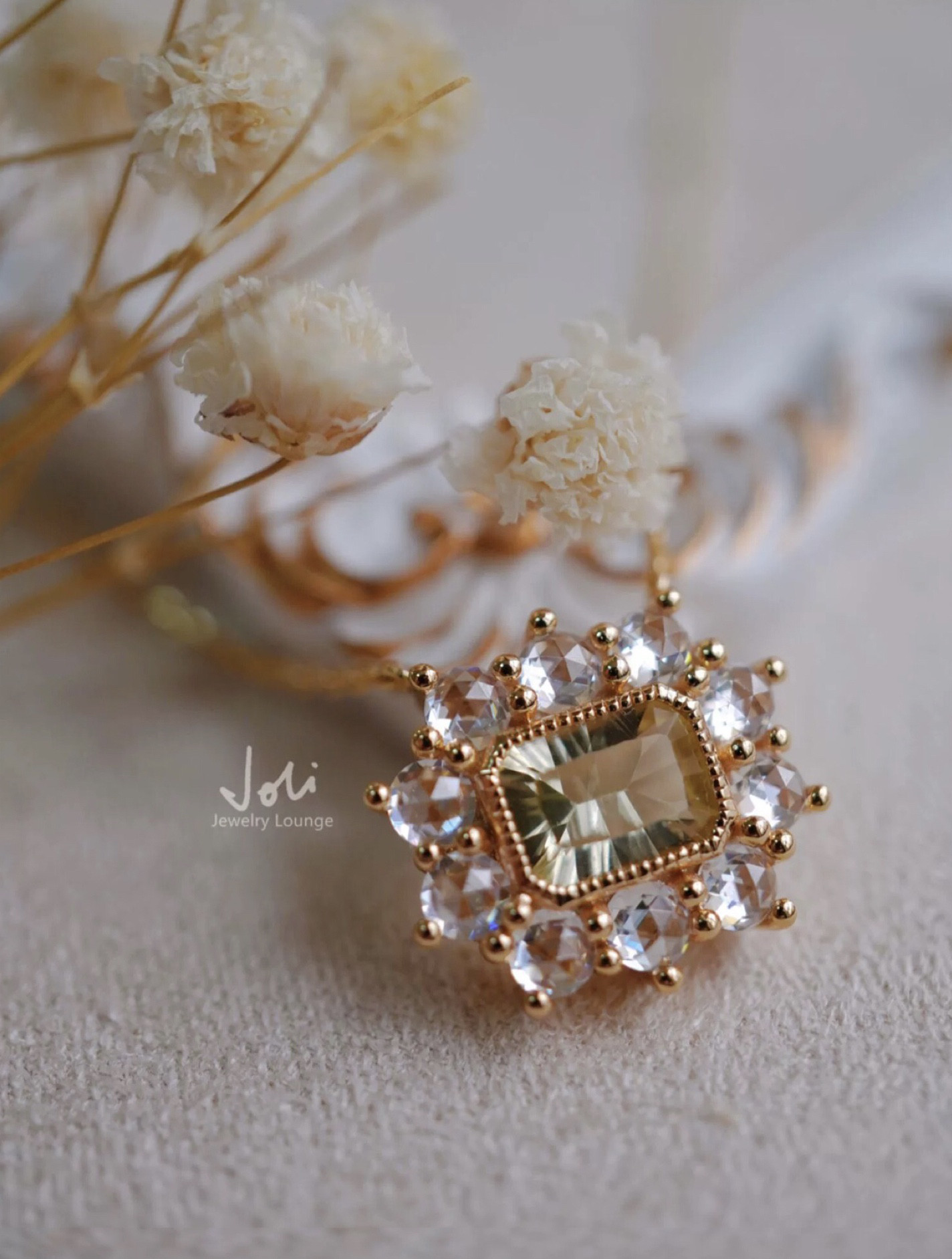 運命の桜 天然レモンクォーツ クリスタルネックレス キラキラ レトロ 春 フラワー 花 華やか ミル打ち 黄色 緑色