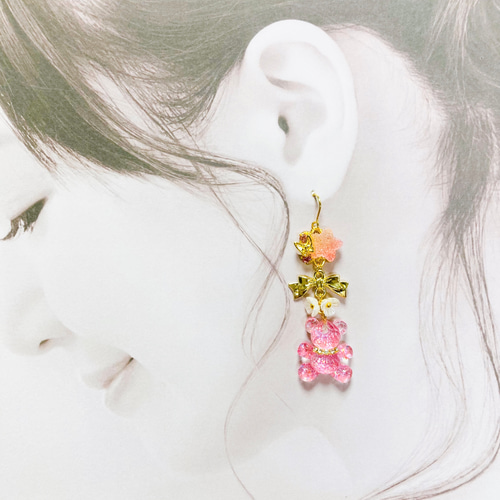 くまさんピアス/イヤリング ピンク ハンドメイド ピアス（フック 