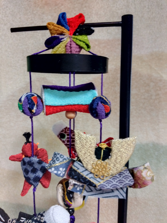 小さな吊るし飾り 鯉のぼり (飾り台付き) 4枚目の画像