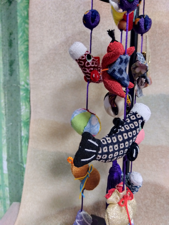 小さな吊るし飾り 鯉のぼり (飾り台付き) 6枚目の画像
