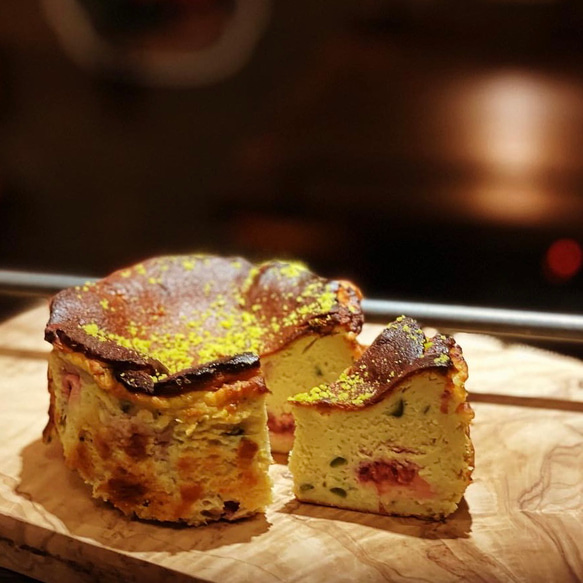 ピスタチオ&クランベリーバスクチーズケーキ　12cmホール 1枚目の画像