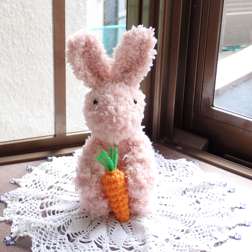 ピンクのふわふわうさぎさんの編みぐるみ あみぐるみ 悠名 通販