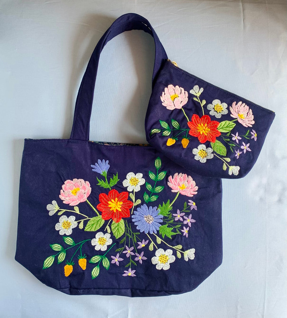 母の日ギフト　カラフルお花の刺繍のトートバッグ&ポーチ 1枚目の画像