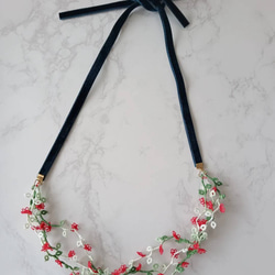 小花のネックレス(タティングレース編み) 1枚目の画像