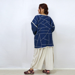 藍染め柔らか手織り綿、手刺繡の長袖羽織ジャケット、ゆったりサイズ 6枚目の画像
