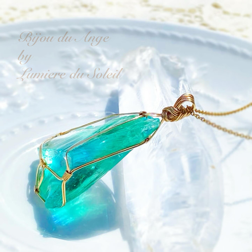 休息からの転換〜アンダラクリスタルのトリプルカラーペンダントトップ