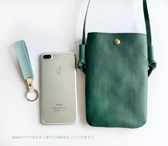 綠松石綠色智慧型手機小袋（亞利桑那州義大利皮革），附可自由調節肩帶 第6張的照片