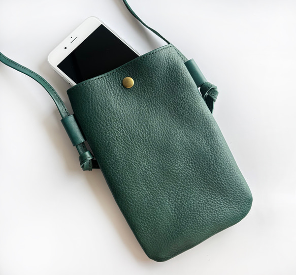綠松石綠色智慧型手機小袋（亞利桑那州義大利皮革），附可自由調節肩帶 第1張的照片