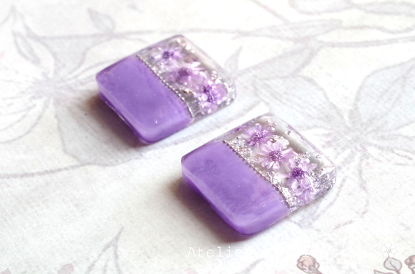 レジンアート バイカラーのお花のピアス〈紫〉（シルバー） ピアス