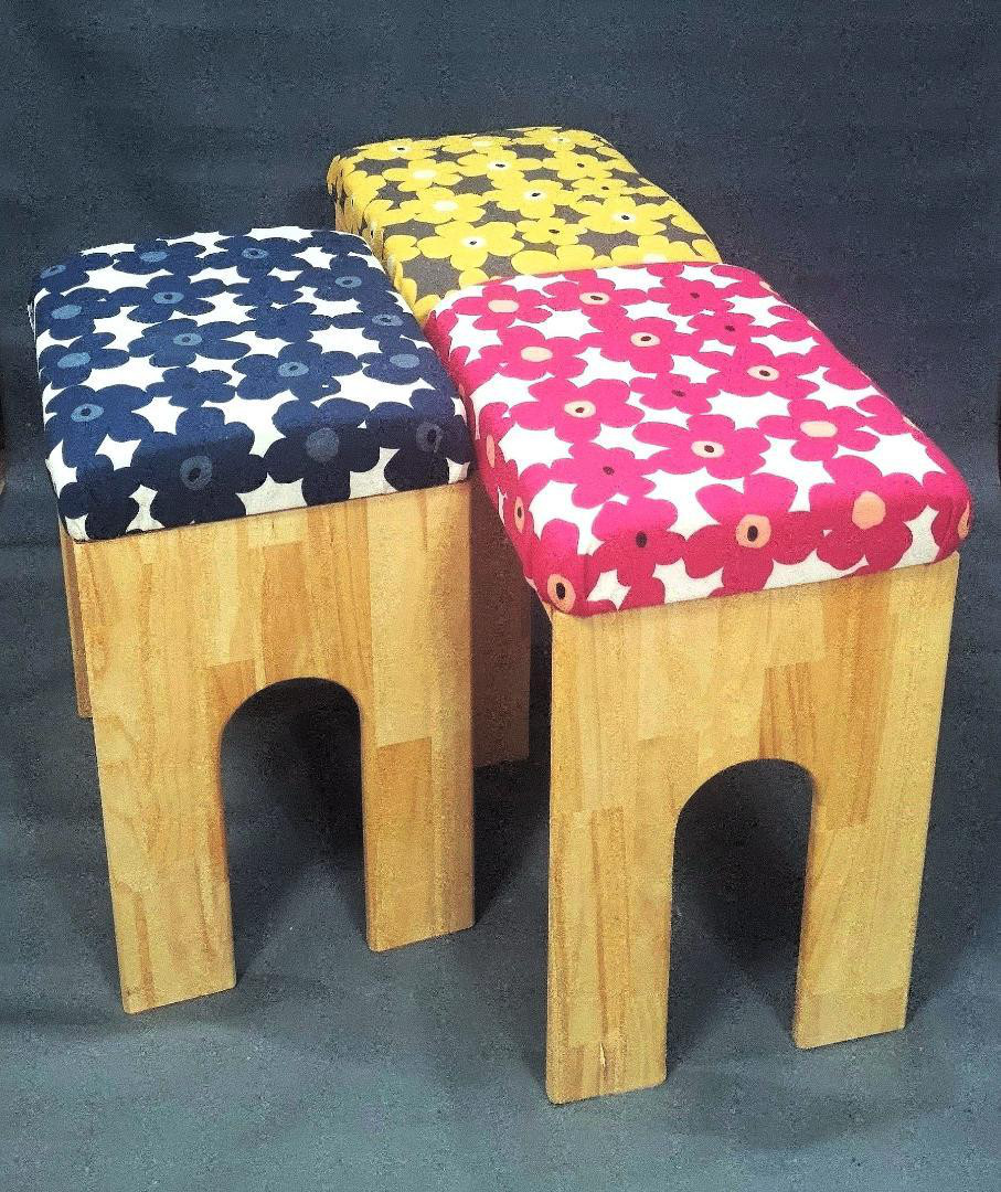 軽量ラタン スクエア スツール 手作り 椅子 軽い 花柄 軽量ラタン 取っ手付きスツール 手作り 椅子 軽い : インテリア