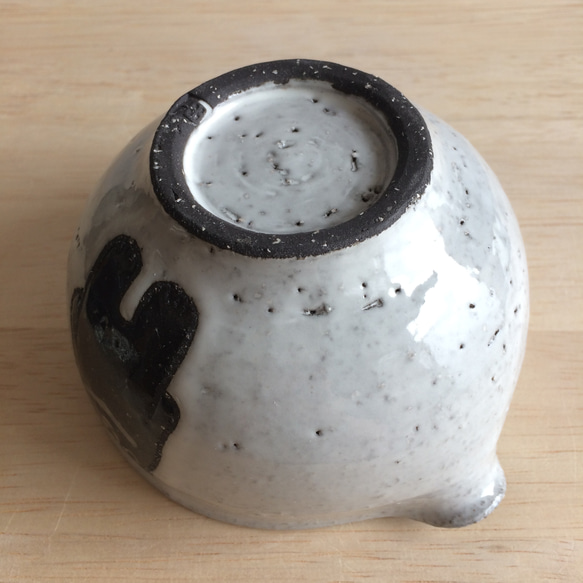 片口鉢（ツキノワグマ・白） 5枚目の画像