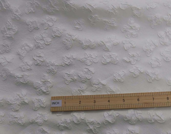 上品 白です 花柄 ジャカード織りの生地 4枚目の画像