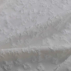 上品 白です 花柄 ジャカード織りの生地 1枚目の画像