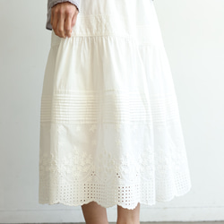 可愛的褶皺裙，飾有立體刺繡和刺繡蕾絲。帶襯裡。 100%純棉。 240406-1 第6張的照片
