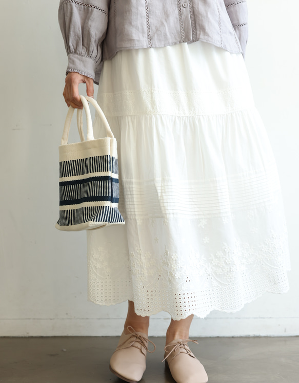 可愛的褶皺裙，飾有立體刺繡和刺繡蕾絲。帶襯裡。 100%純棉。 240406-1 第3張的照片