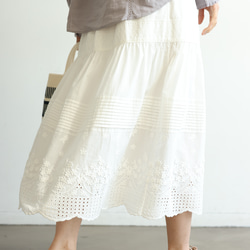 可愛的褶皺裙，飾有立體刺繡和刺繡蕾絲。帶襯裡。 100%純棉。 240406-1 第11張的照片