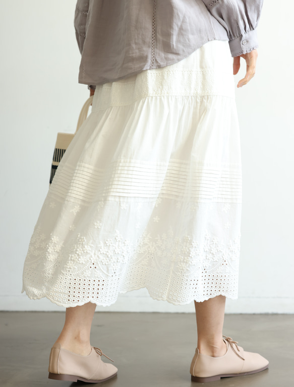 可愛的褶皺裙，飾有立體刺繡和刺繡蕾絲。帶襯裡。 100%純棉。 240406-1 第11張的照片