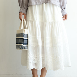 可愛的褶皺裙，飾有立體刺繡和刺繡蕾絲。帶襯裡。 100%純棉。 240406-1 第5張的照片