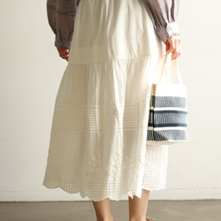 可愛的褶皺裙，飾有立體刺繡和刺繡蕾絲。帶襯裡。 100%純棉。 240406-1 第12張的照片