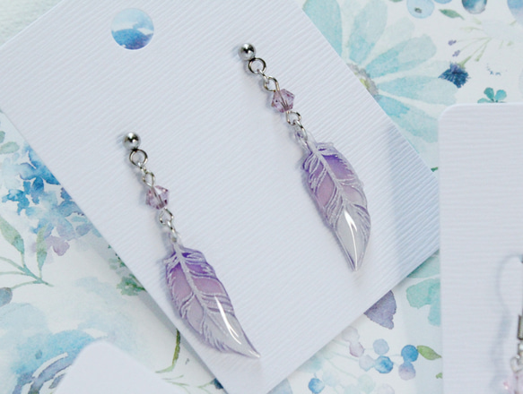 紫白漸變色手繪羽毛 熱縮片 耳針 可改耳夾 第1張的照片