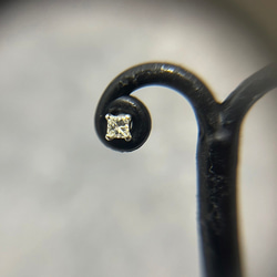 ＜1点物＞プラチナ 天然ダイヤモンド0.1ct プリンセスカットのスクエア１粒ピアス 5枚目の画像