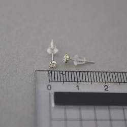 ＜1点物＞プラチナ 天然ダイヤモンド0.1ct プリンセスカットのスクエア１粒ピアス 6枚目の画像