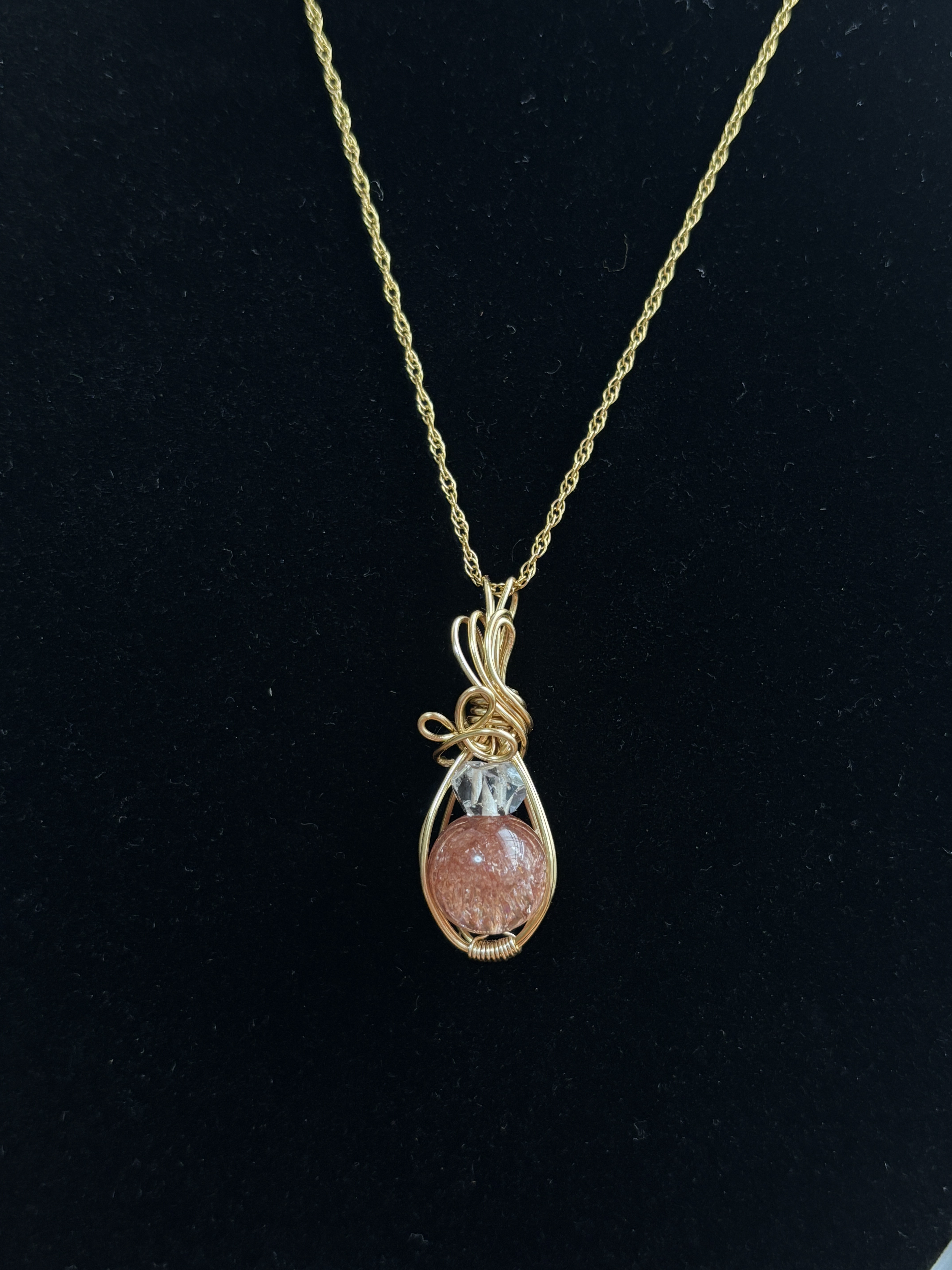 アイリスストロベリーインクォーツ＆ハーキマーダイヤモンド☆天然石☆ペンダントトップ☆ワイヤーアート☆オーダーも♪