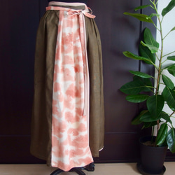 絹の着物生地をつなぎ合わせたボリュームのあるマキシ丈巻きギャザースカート 3枚目の画像