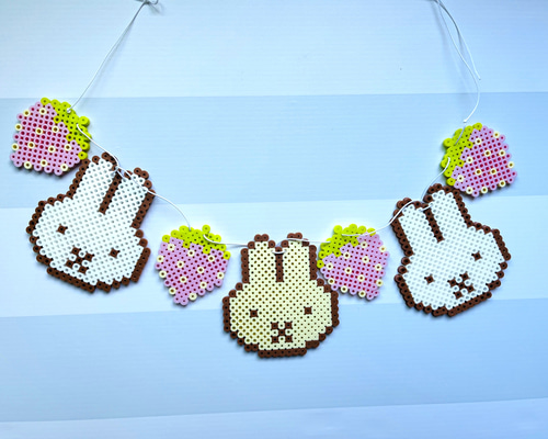 アイロンビーズ【うさぎといちごのガーランド・ピンク】 雑貨・その他