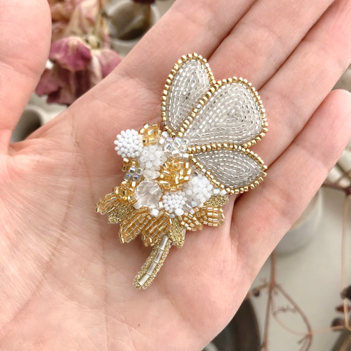 オートクチュールビーズ刺繍ブローチ 花と蝶 ブローチ So do I